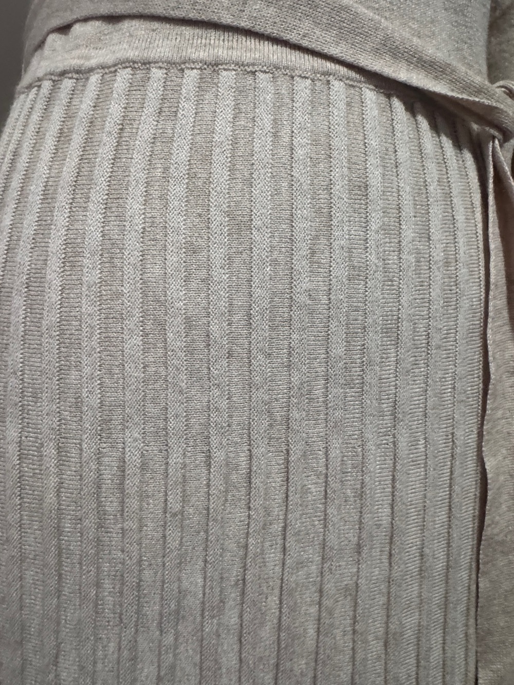 Beige V-Neck Maxi Knit Dress with Tie Waist - Picture 3 of 6